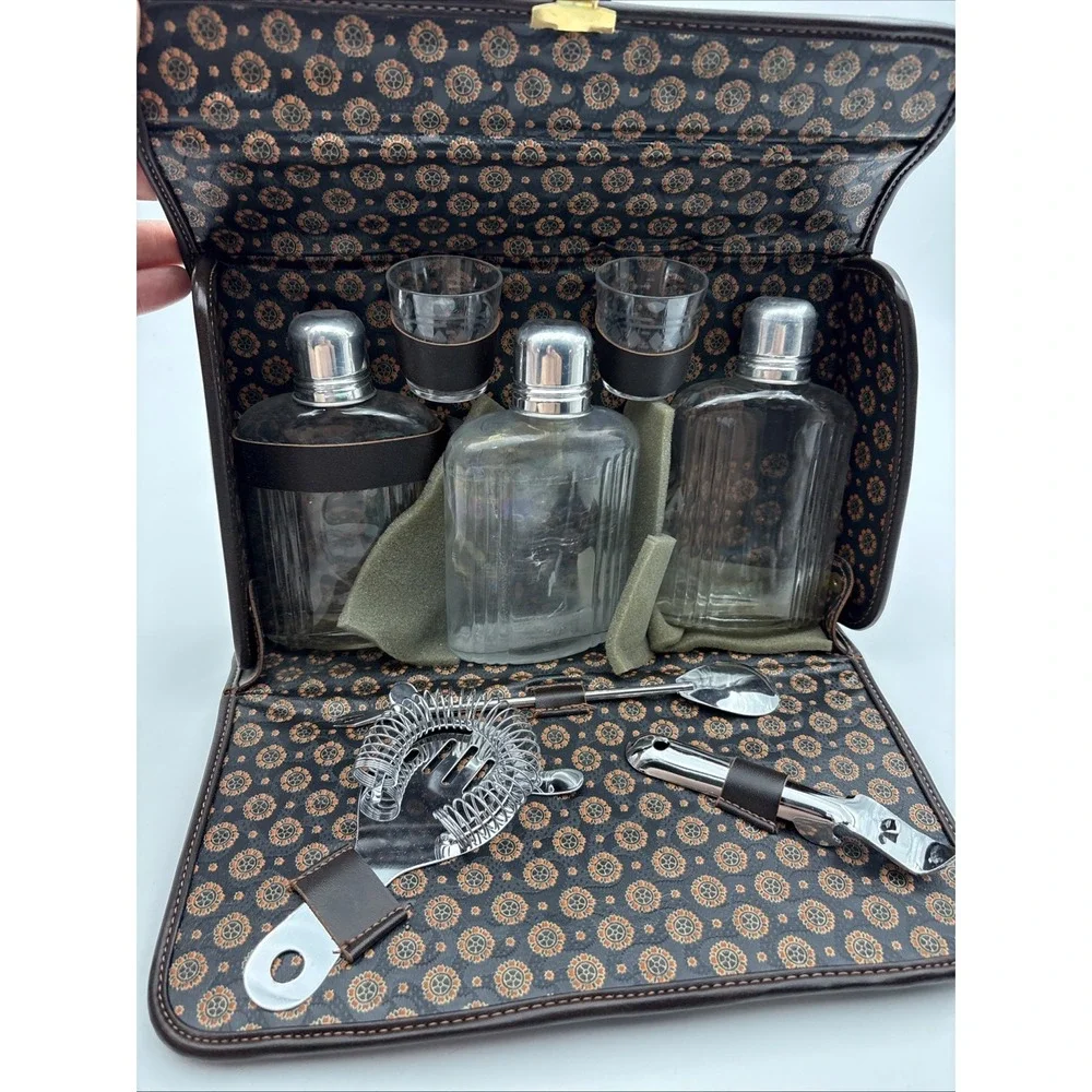 Vintage Travel Bar Set 3 Flasks 2 Shot Glasses Leather Carrying Case Brown Retro
